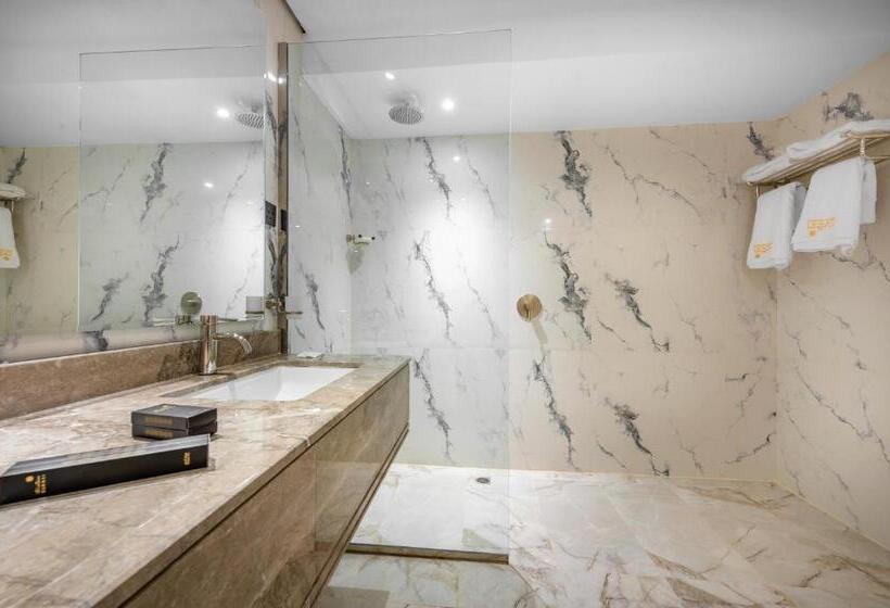 可观山景的小型套房, Suknai Royal