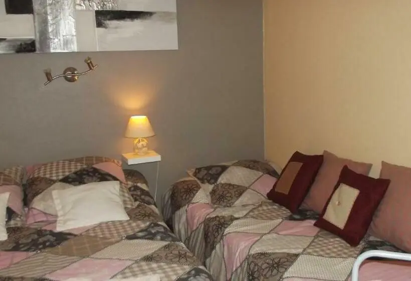 スタンダードトリプルルーム, Chambres D Hôtes Le Belvédère