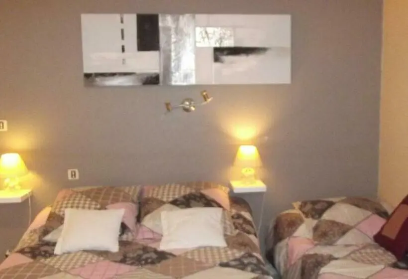 スタンダードトリプルルーム, Chambres D Hôtes Le Belvédère
