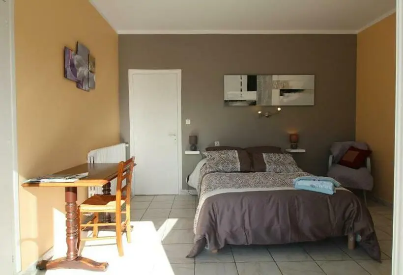 スタンダードトリプルルーム, Chambres D Hôtes Le Belvédère