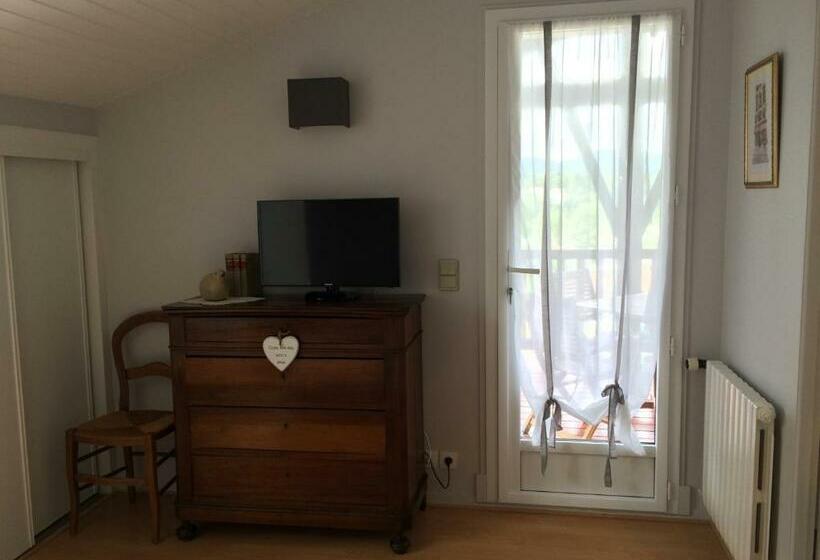 Номер Стандарт с Балконом, Guest House Maison Iratzean