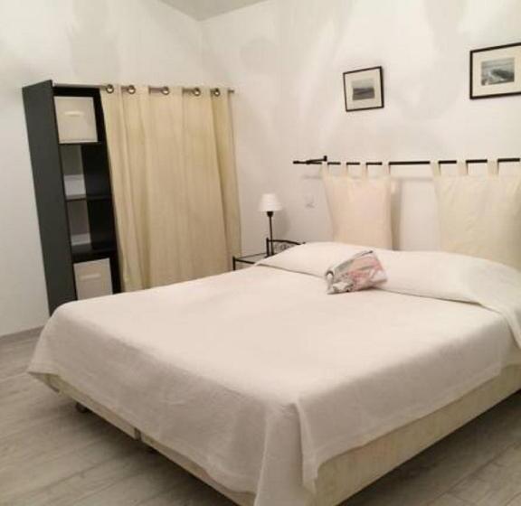 Номер Стандарт Трехместный, Guest House Maison Iratzean
