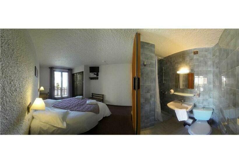 חדר סטנדרט עם מרפסת, Hôtel Les Gardettes