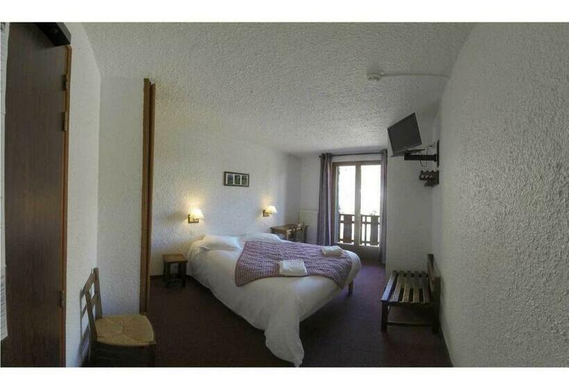 חדר סטנדרט עם מרפסת, Hôtel Les Gardettes