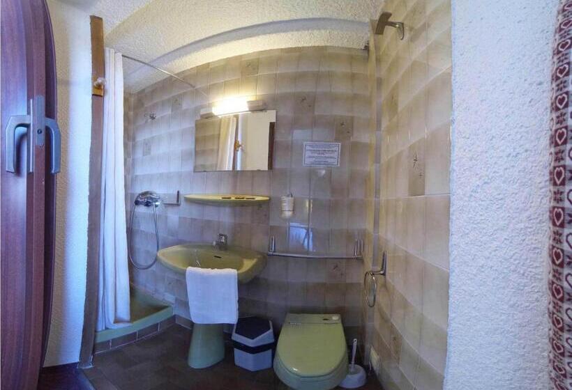 Quarto Basic, Hôtel Les Gardettes