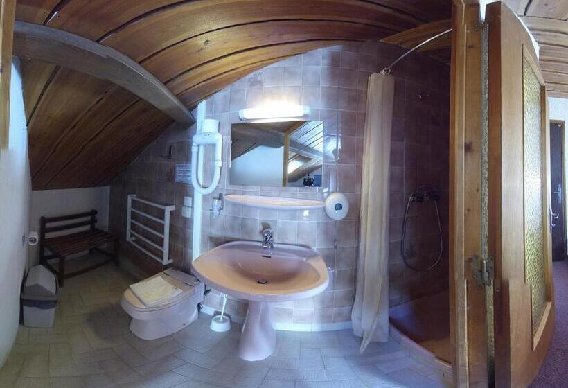 חדר סטנדרט לארבעה, Hôtel Les Gardettes