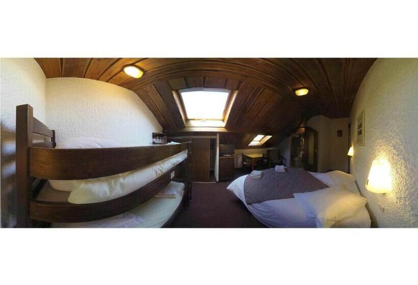 חדר סטנדרט לארבעה, Hôtel Les Gardettes