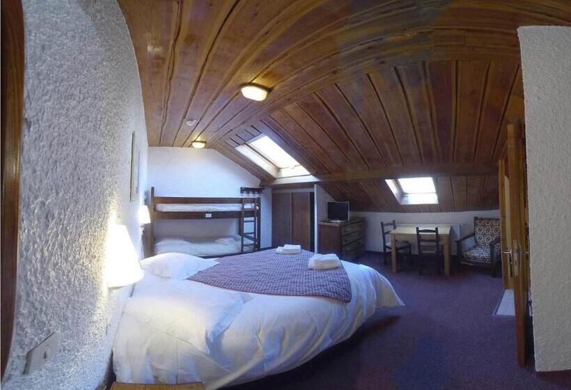 اتاق استاندارد چهار تخته, Hôtel Les Gardettes