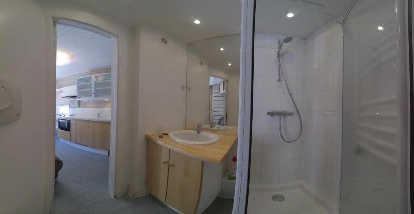 סטודיו אקונומי, Hôtel Les Gardettes