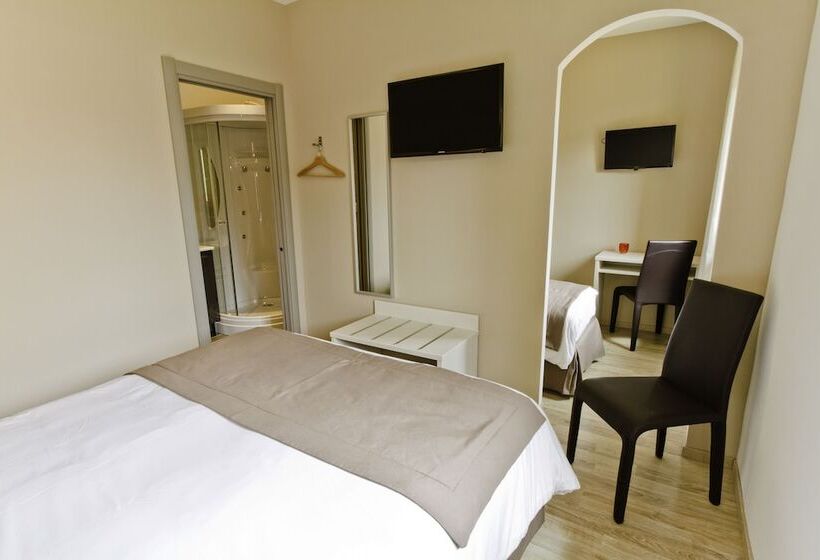 Номер Стандарт Трехместный, Hôtel Les Petits Oreillers