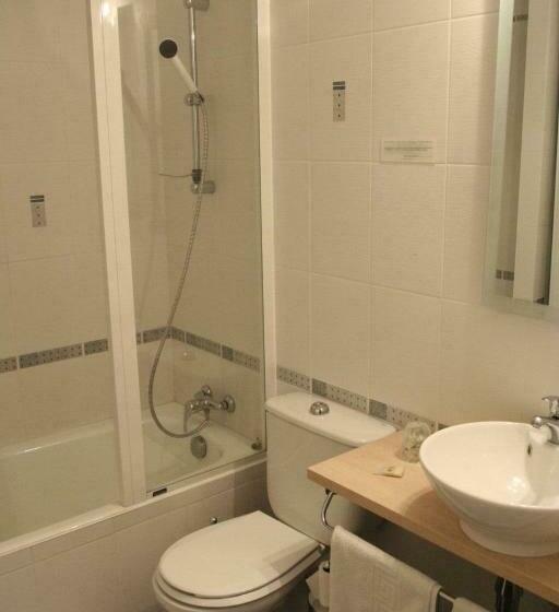 Семейный Номер, Logis Hôtel Les 3 Marchands
