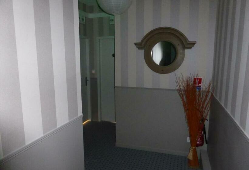 חדר סטנדרט לשלושה, Le Bannier Hotel Restaurant