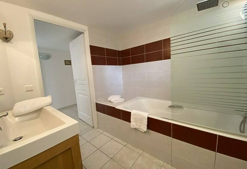 クラシックルーム, Le Mas Carré