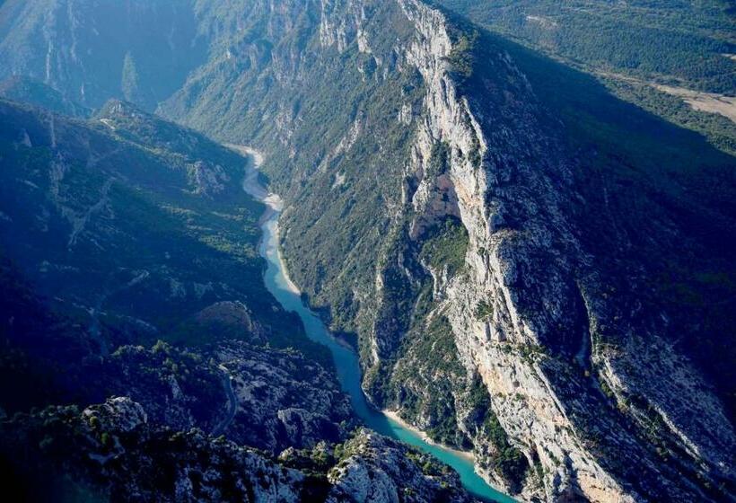 Люкс, Auberge De La Fontaine