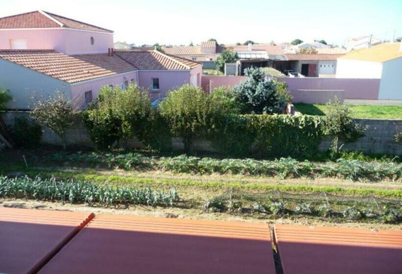 غرفة قياسية ثلاثية مزودة بتراس, Chambre D'hôte Fleur De Potager