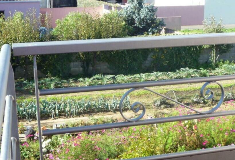 غرفة قياسية ثلاثية مزودة بتراس, Chambre D'hôte Fleur De Potager