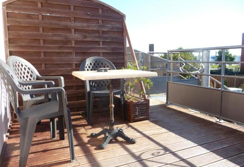 غرفة قياسية ثلاثية مزودة بتراس, Chambre D'hôte Fleur De Potager