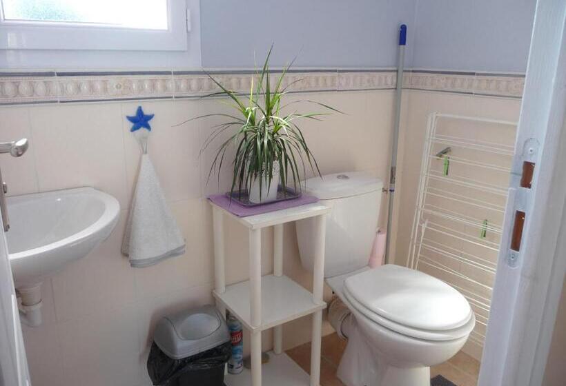 غرفة قياسية ثلاثية مزودة بتراس, Chambre D'hôte Fleur De Potager