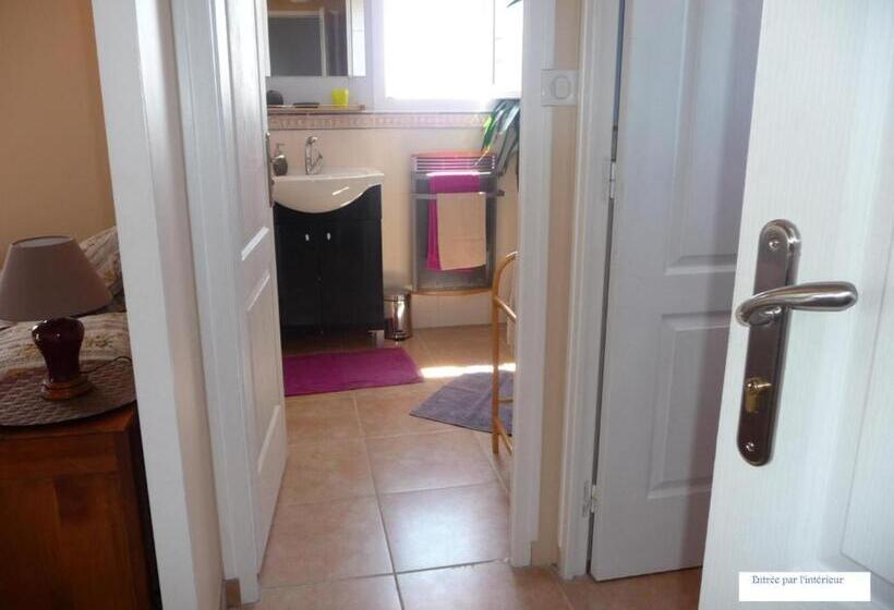 غرفة قياسية ثلاثية مزودة بتراس, Chambre D'hôte Fleur De Potager