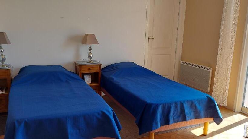 غرفة قياسية ثلاثية مزودة بتراس, Chambre D'hôte Fleur De Potager