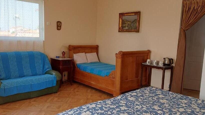 غرفة قياسية ثلاثية مزودة بتراس, Chambre D'hôte Fleur De Potager