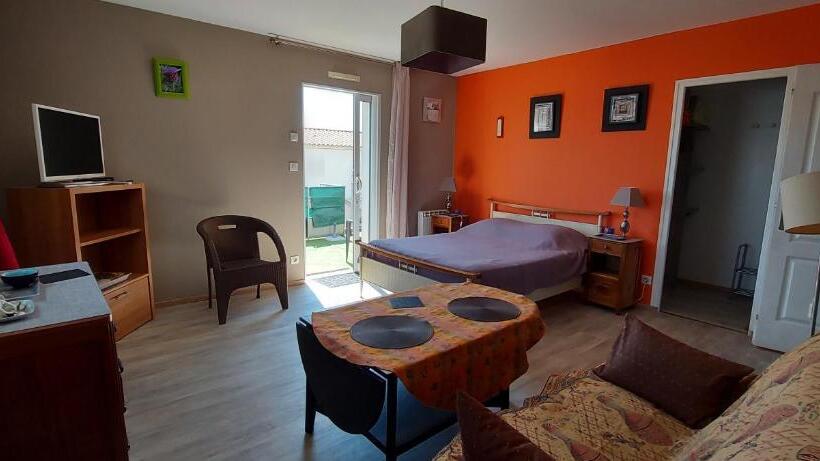 غرفة قياسية مزوَّدة بتراس, Chambre D'hôte Fleur De Potager