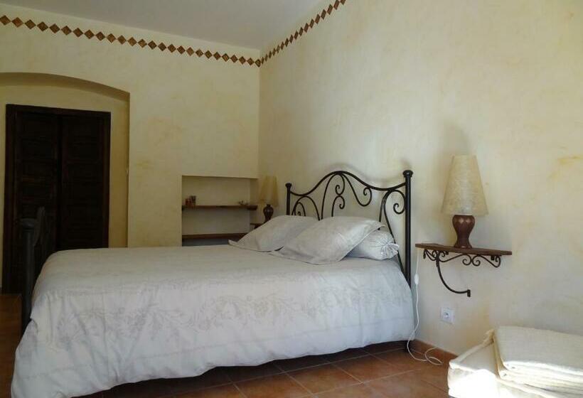 带泳池观景的豪华房, La Bastide De Font Clarette