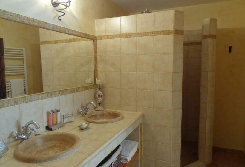 带泳池观景的豪华房, La Bastide De Font Clarette