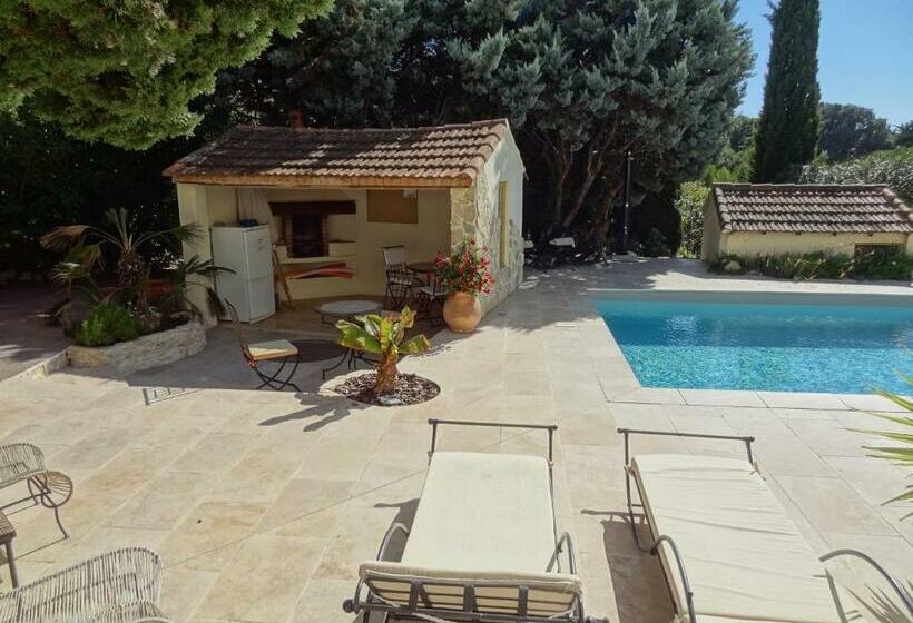 带泳池观景的豪华房, La Bastide De Font Clarette