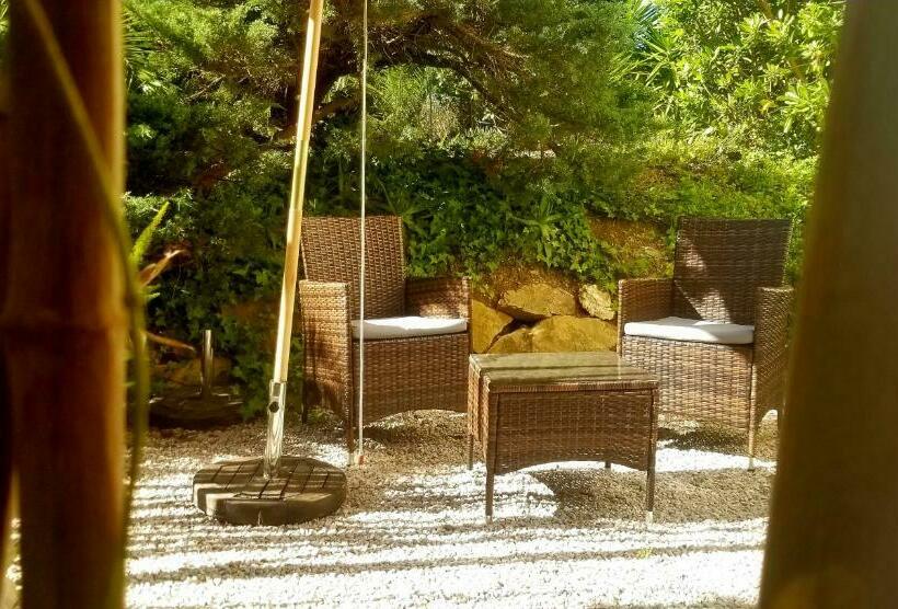 带花园景观的古典房间, La Bastide De Font Clarette