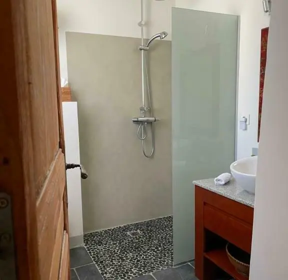 Chambre Standard Intérieure, La Cour Carrée