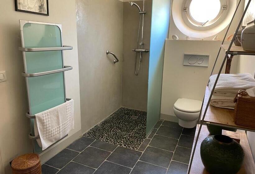 Comfort room with mountain view, La Cour Carrée