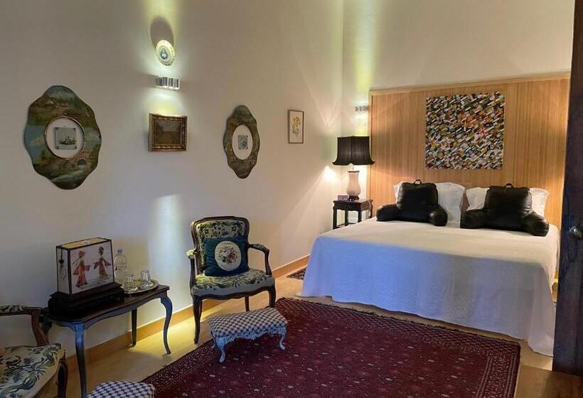 Comfort room with mountain view, La Cour Carrée