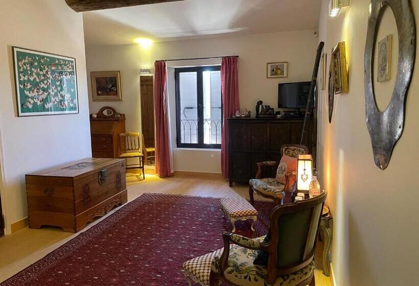 Comfort room with mountain view, La Cour Carrée