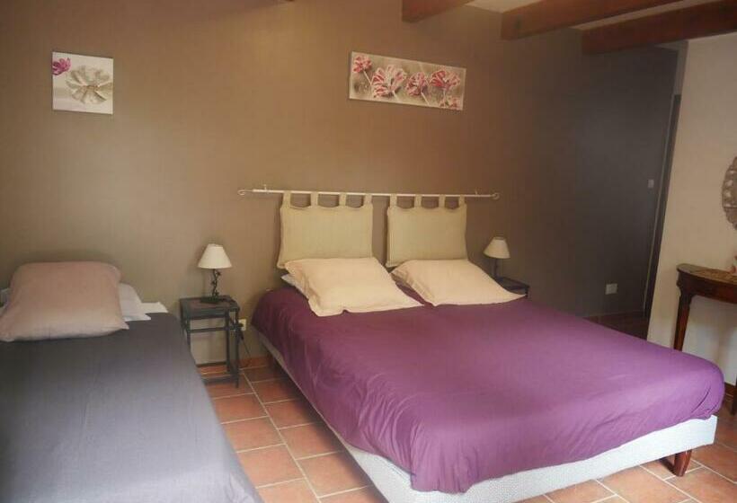 标准三人间, La Fénière