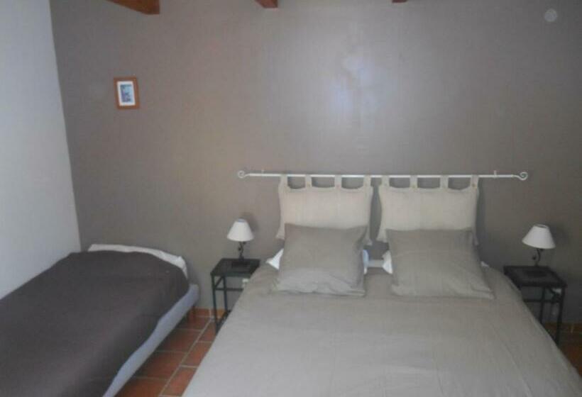 标准三人间, La Fénière