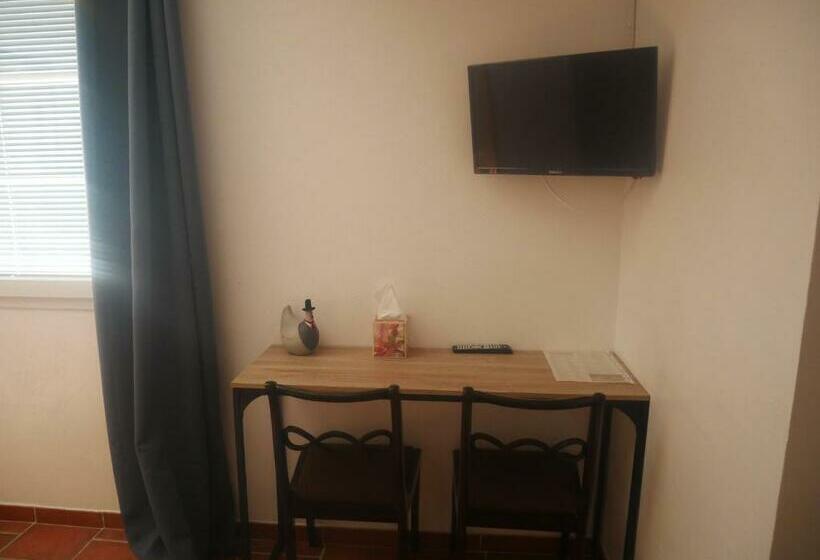 标准间, La Fénière