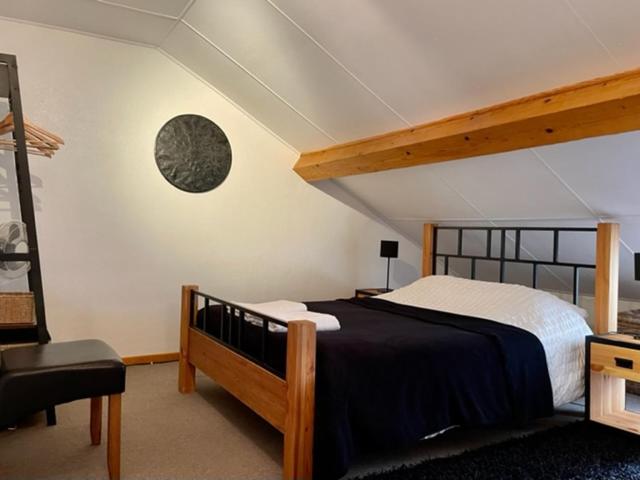 标准间, La Source