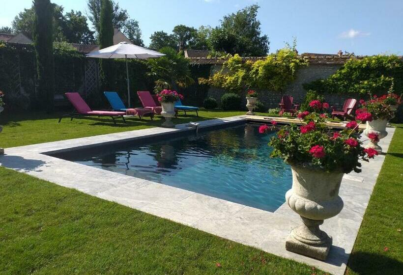 Семейный Номер, Les Glycines