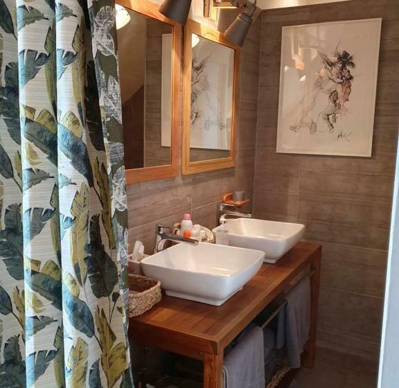 Семейный Номер, Les Glycines