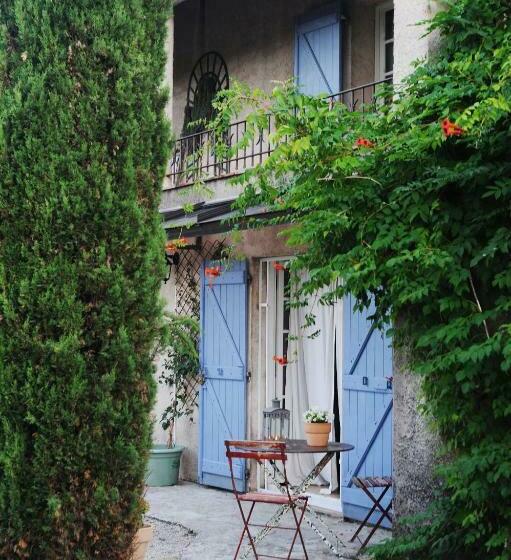 شقة غرفة واحدة, Maison Le Retour