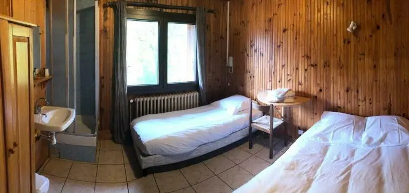 バスルーム共有のトリプルスタンダード, Auberge De Pra Loup
