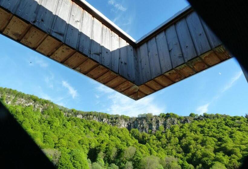 חדר סטנדרט לשלושה עם מרפסת, Aux 500 Diables Eco Lodge