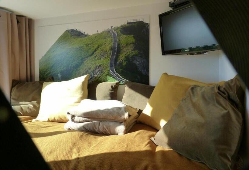 חדר סטנדרט לשלושה עם מרפסת, Aux 500 Diables Eco Lodge