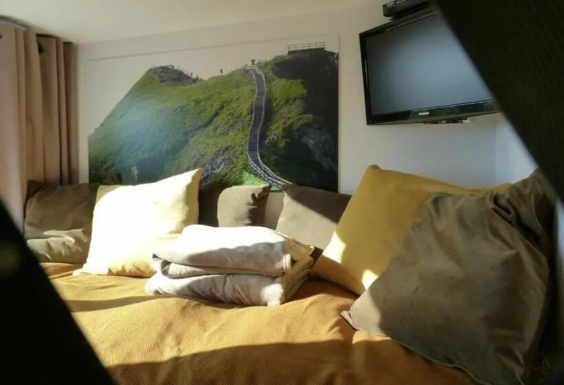 バルコニー付きスタンダードトリプルルーム, Aux 500 Diables Eco Lodge