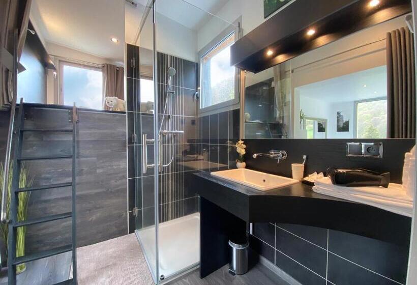 חדר סטנדרט לשלושה עם מרפסת, Aux 500 Diables Eco Lodge