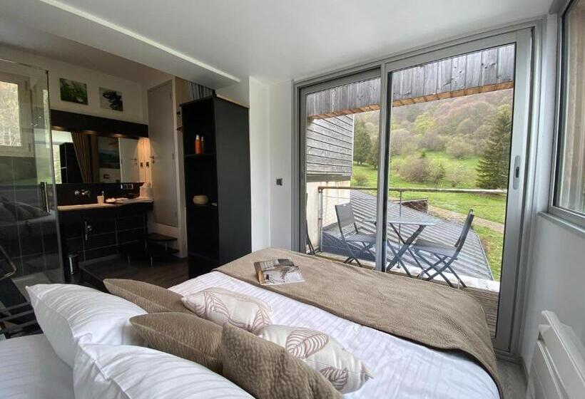 חדר סטנדרט לשלושה עם מרפסת, Aux 500 Diables Eco Lodge