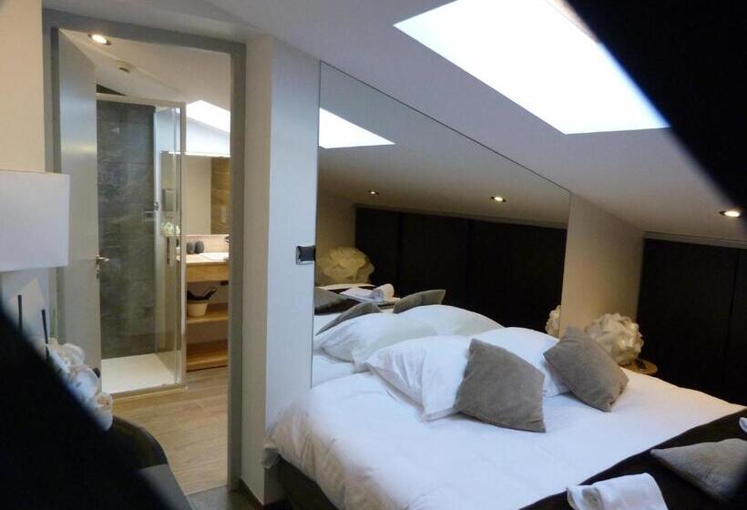 מיטת קינג בסוויטה, Aux 500 Diables Eco Lodge