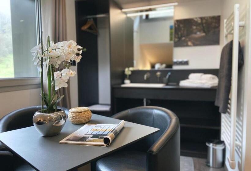 מיטת קינג בסוויטה, Aux 500 Diables Eco Lodge