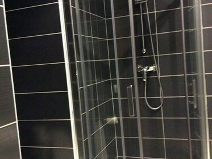 이코노미 룸, Berthelot